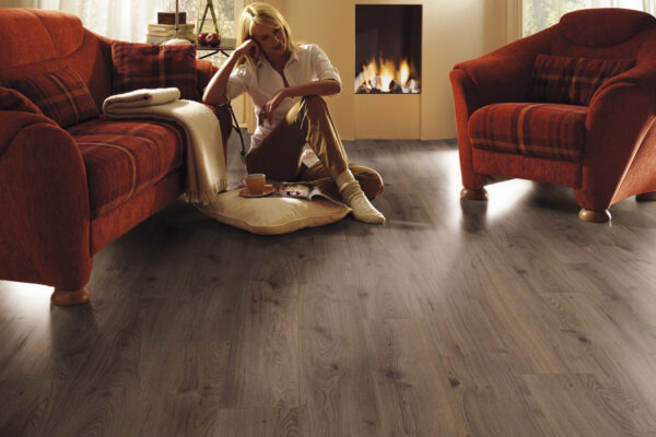 Roble Dark Brown Millenium D-3531 8mm AC4 - Imagen 2